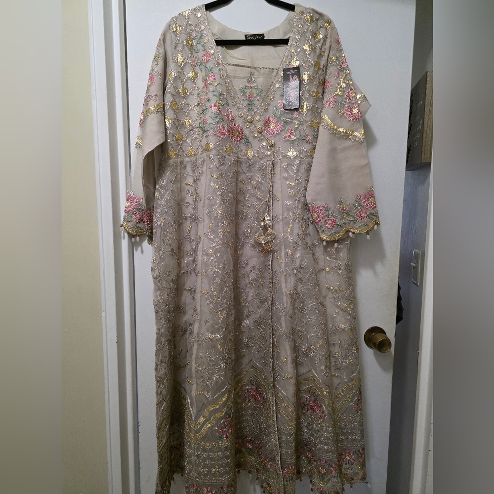 3PC Elegant Embroidered Maxi Dress with Gold Accents